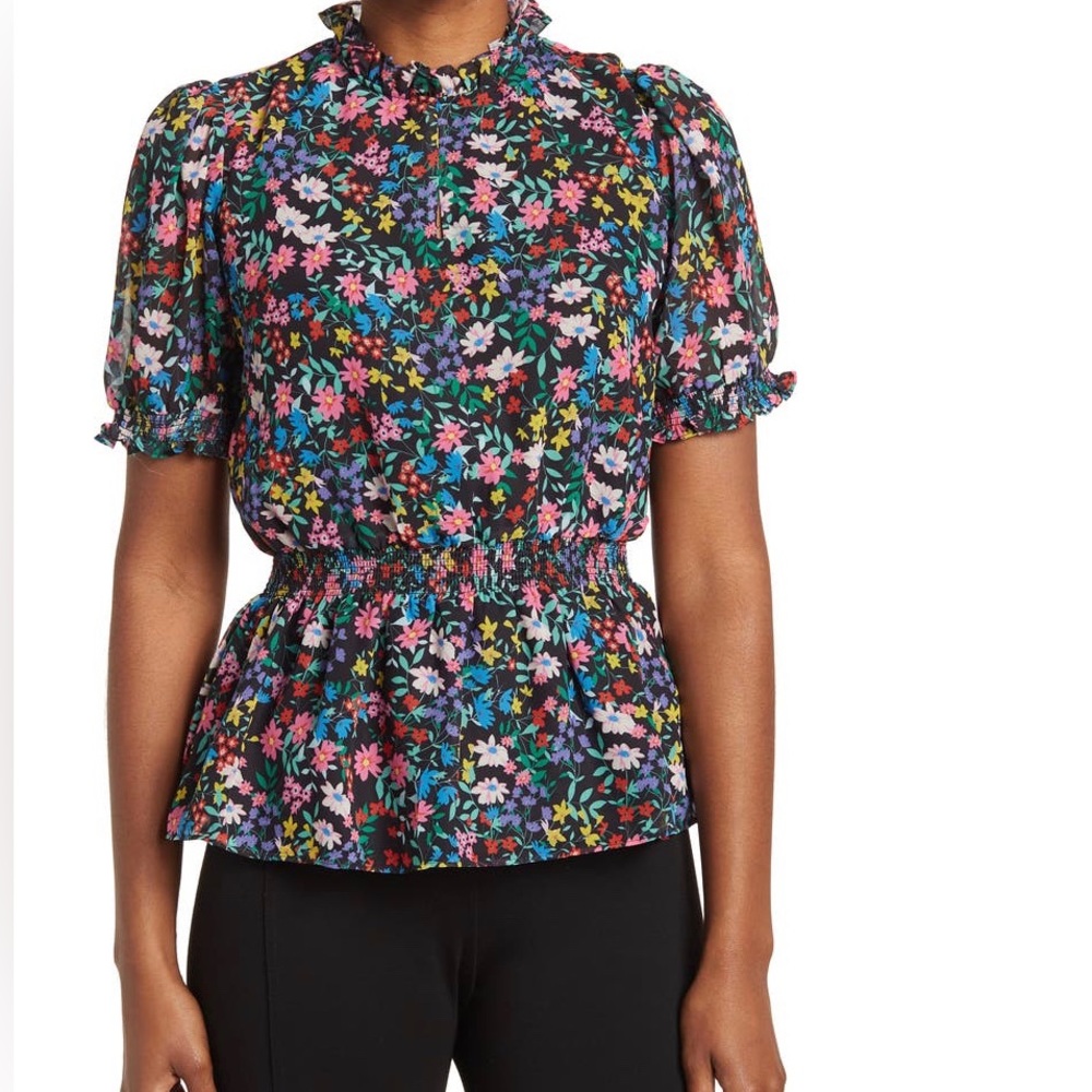 Short sleeve flowered top